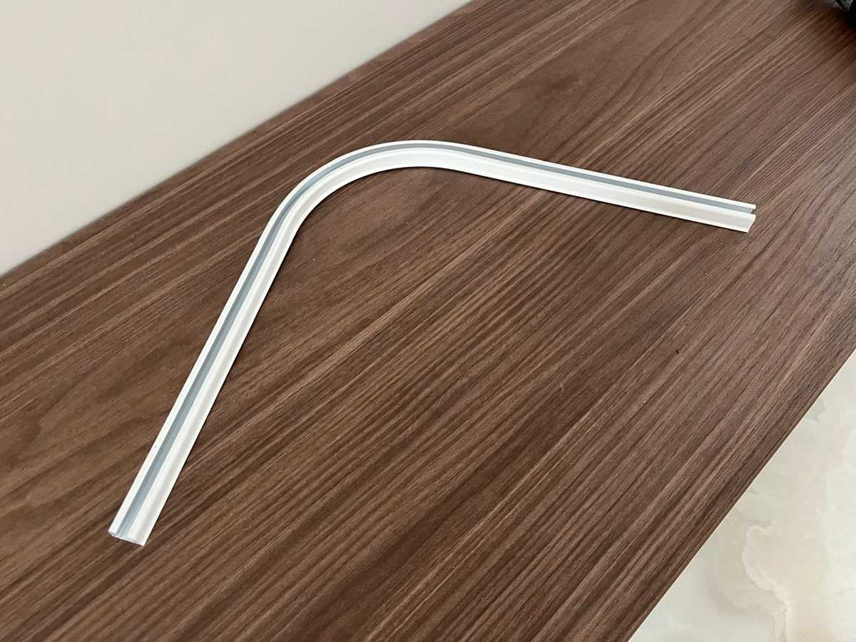 Zdjęcia karnisza łagodny wygięty łuk