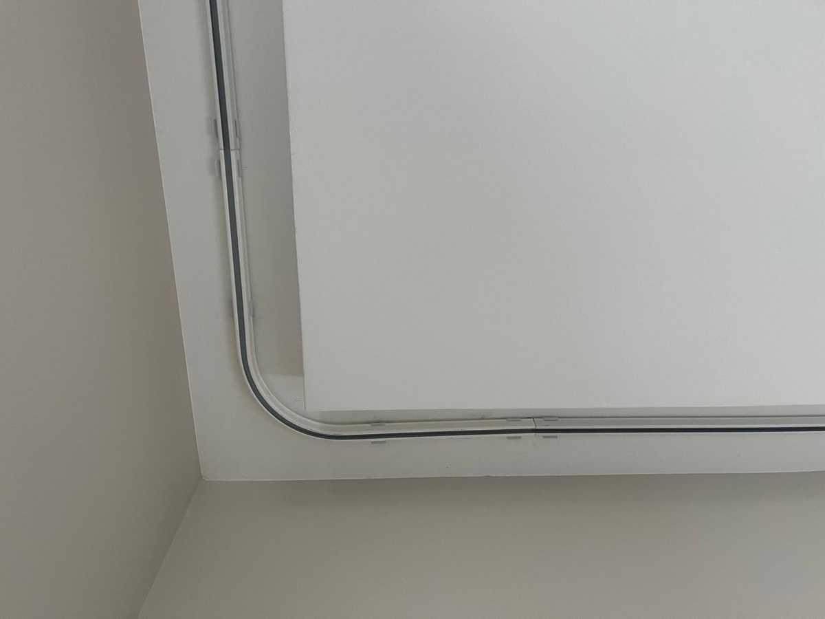 Zdjęcie łagodny łuk w karniszu