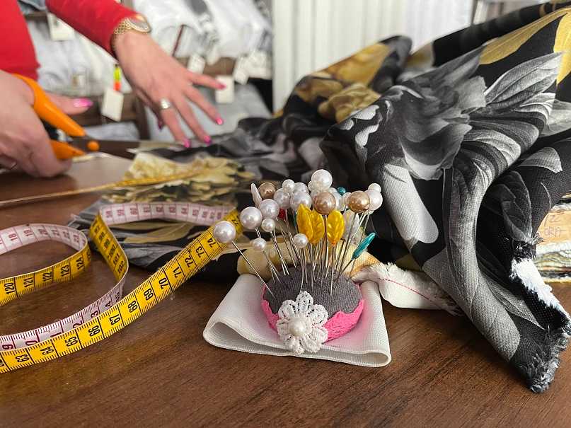 Zdjęcie szpilek i pracowni w sklepie